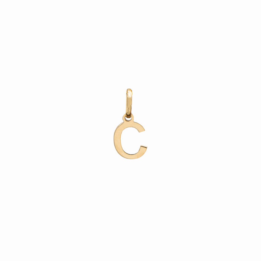 38l01 8c scaled colgante de oro alphabet